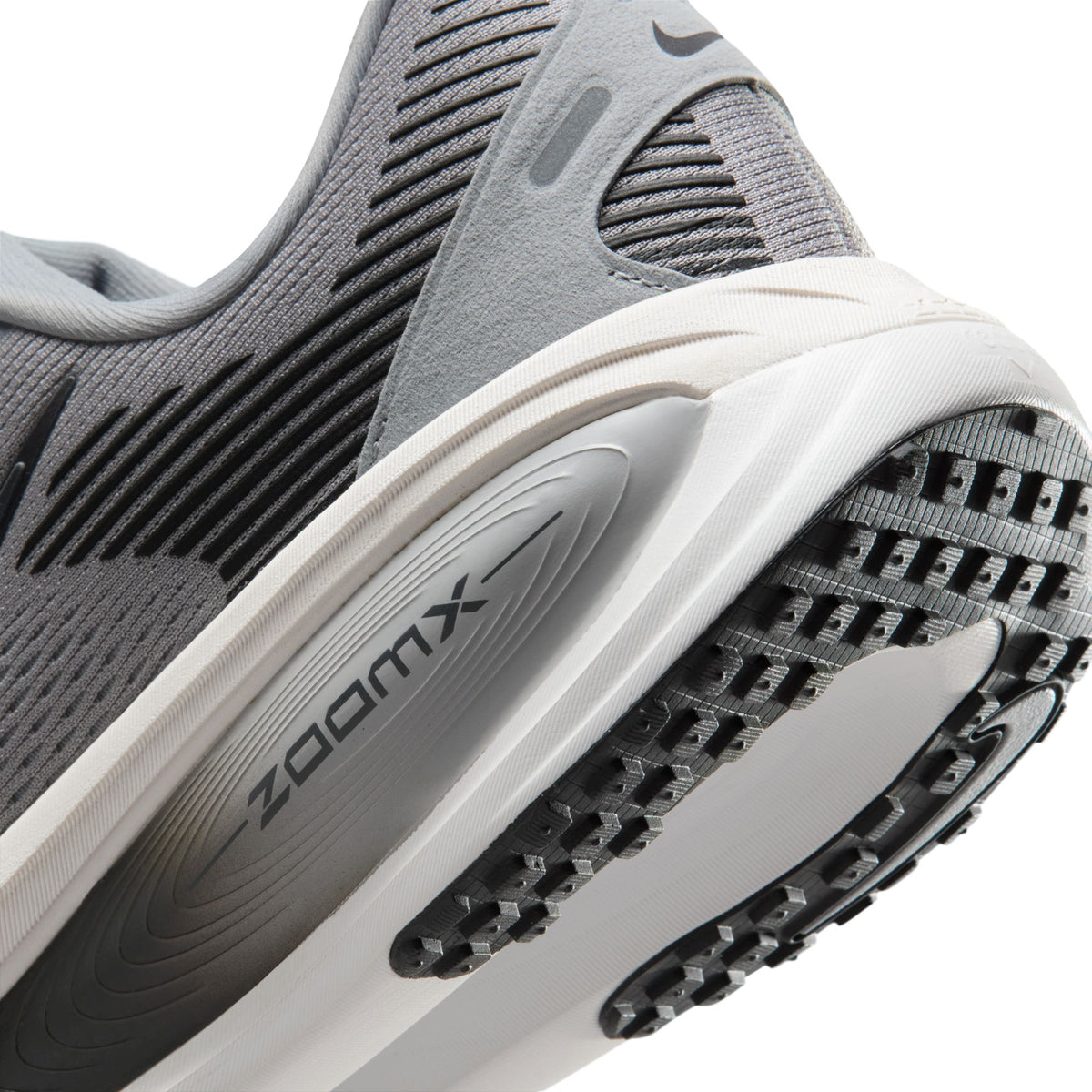 Nike Vomero 18 Shoes (Men's)